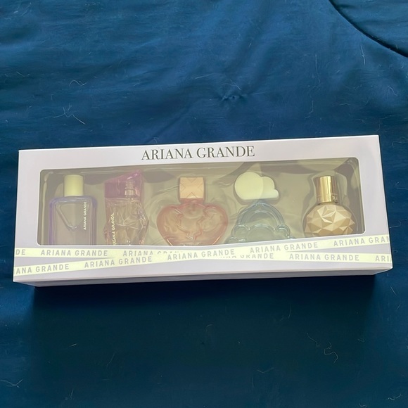 Ariana Grande Other - Ariana Grande Mini Perfume Set